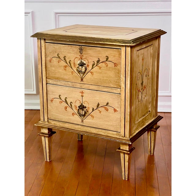 1920s Pair of Italian Neoclassical Style Paint Decorated Nightstands For Sale - Image 11 of 18