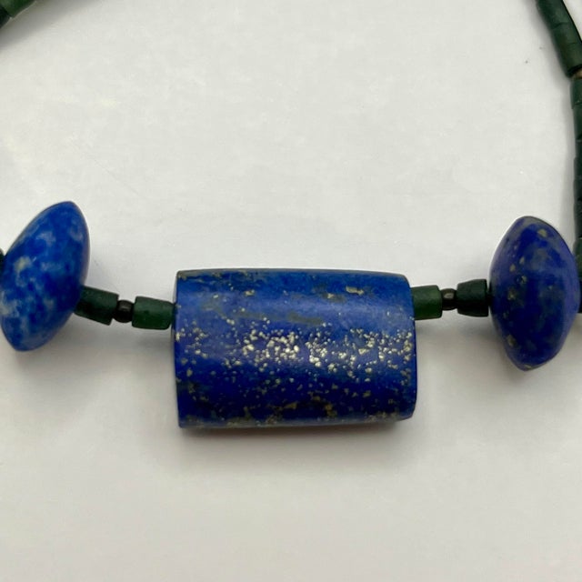 1950s Lapis Lazuli Serpentine Tribal Gemstone Beaded Necklace Mid 20th Century For Sale - Image 5 of 10