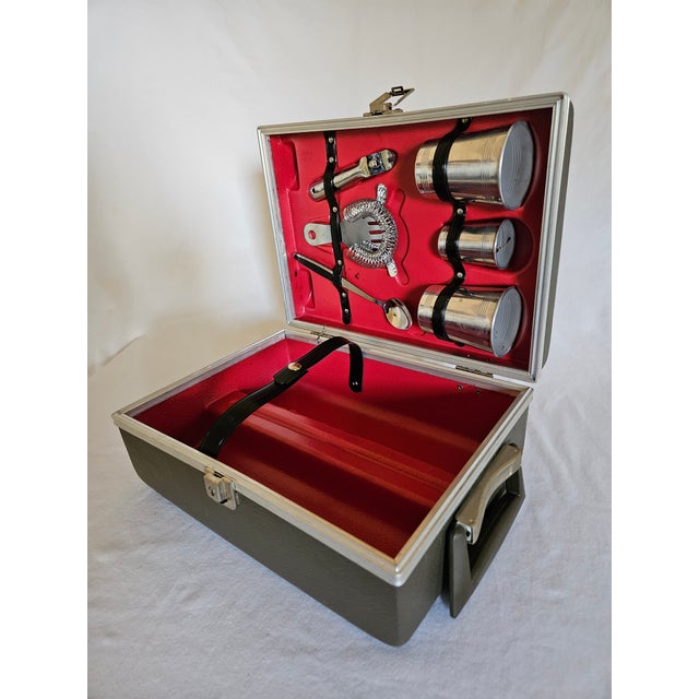 Metal 1960s Modern Portable Cocktail Bar Case For Sale - Image 7 of 7