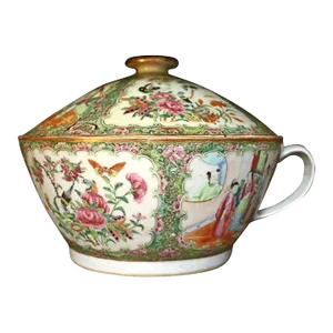 19th century Rose Medallion Chinese Export Covered Chamber Bowl