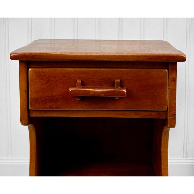 1970s Vintage Cushman Colonial Arts & Crafts Maple Side Table For Sale - Image 5 of 12