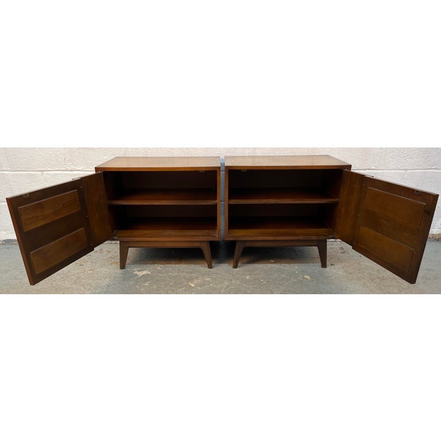 Pair of Vintage Sculpted Walnut Nightstands by Young Mfg., Attributed For Sale - Image 11 of 16