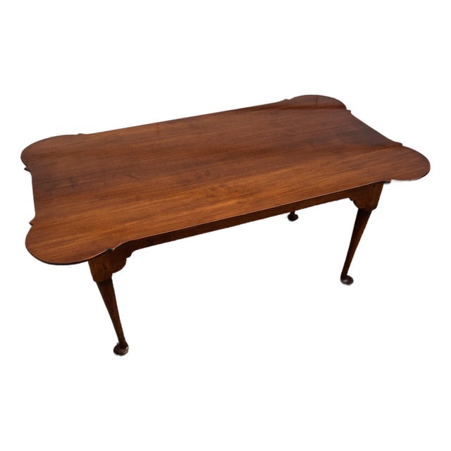 Late Twentieth Century D R Dimes Traditional Early American Colonial Scalloped Coffee Table For Sale