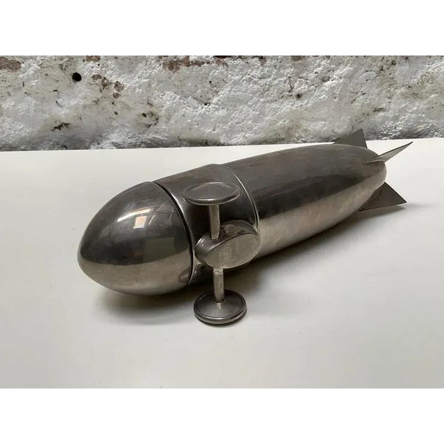 Silver Art Deco Zeppelin Cocktail Shaker in Chrome-Plated Metal, Central Europe, 1940s For Sale - Image 8 of 13