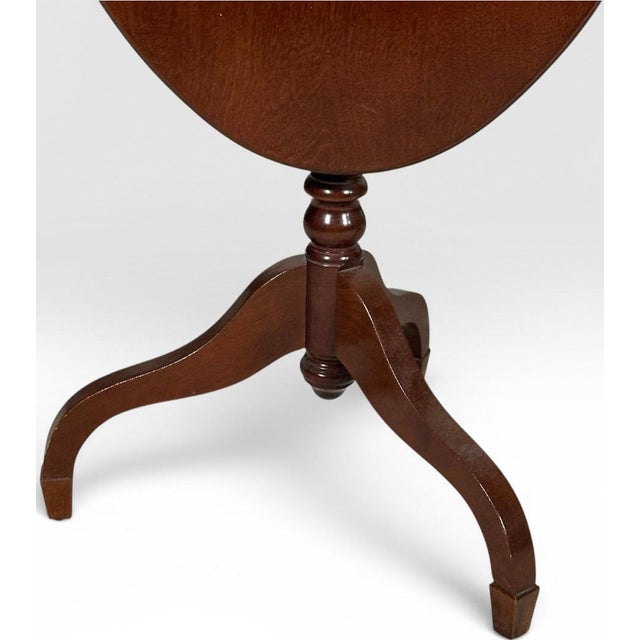 Pair of Vintage Queen Anne Style Oval Tilt Top Accent Tables For Sale - Image 12 of 15