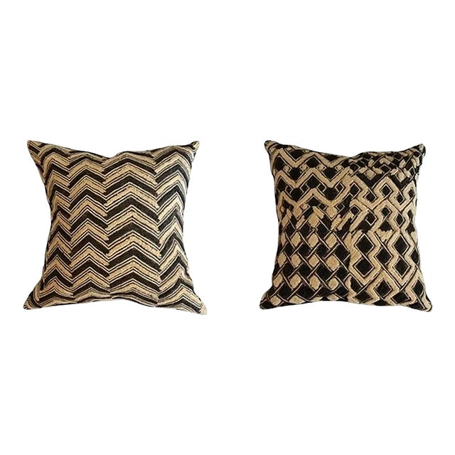 Kuba Shoowa Raffia Grass + Silk Pillows, Set of 2 (Congo) For Sale