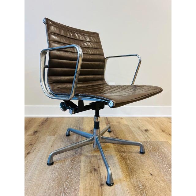 Authentic Mid-Century Eames Aluminum Group Task Chair for Herman Miller – Iconic Design & Timeless Craftsmanship This...