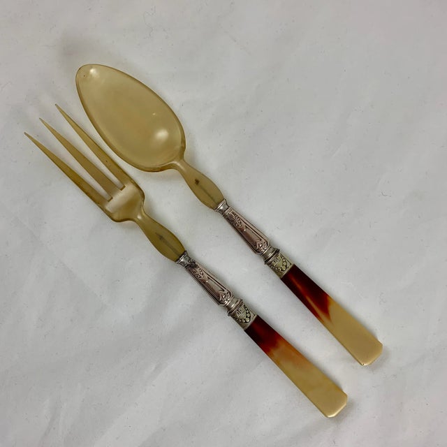 Amber French Art Deco Horn, Bakelite & Silver Plate Fork and Spoon Salad Servers in Case For Sale - Image 8 of 13
