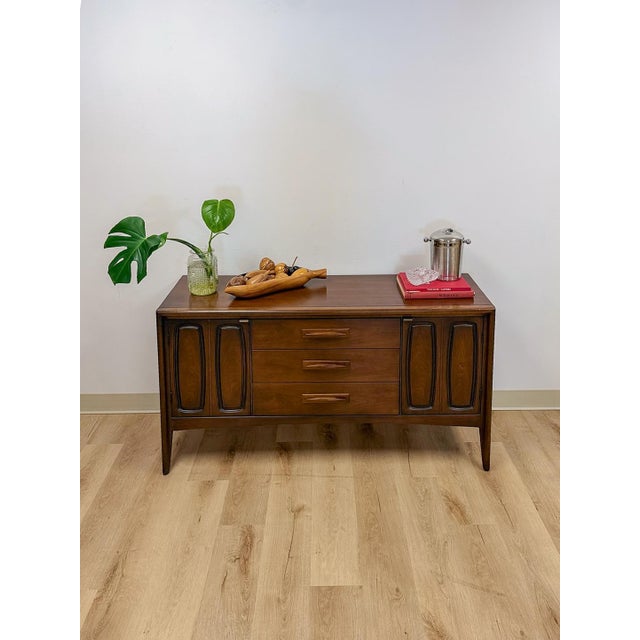 Broyhill Emphasis MCM Credenza Sideboard Rare Vintage Collector Retro Furniture For Sale - Image 11 of 13