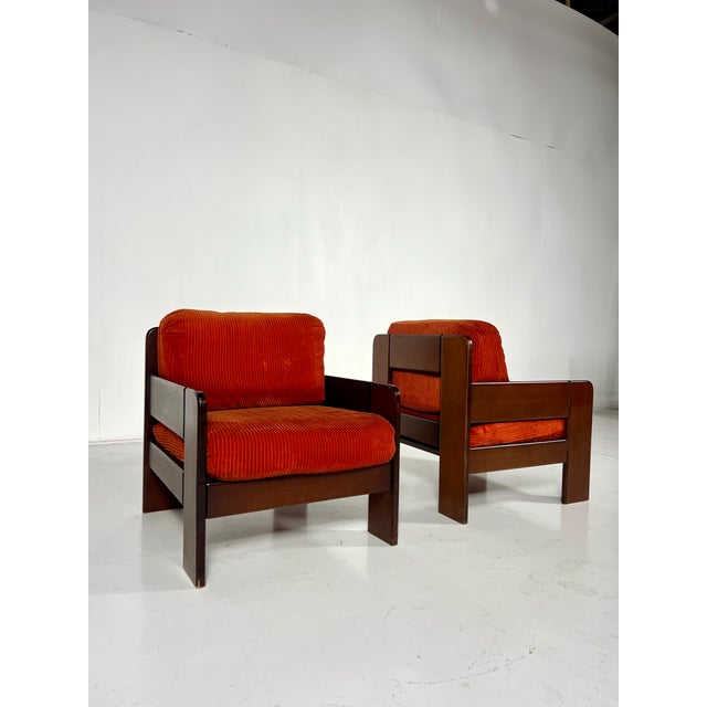 Mid-Century Armchairs in Orange Velvet, Italy, 1970s, Set of 2, in Very Good conditions. Designed 1970 to 1979