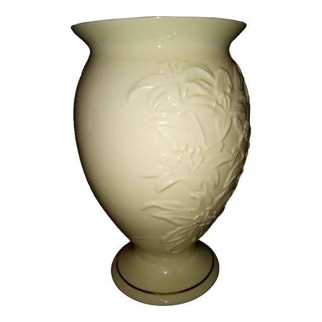 1980s Lenox Porcelain Lily Vase 24 K Gold Trim For Sale