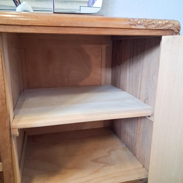 Art Deco Chest of Drawers with Three-Part Folding Mirror, 1930s Elegant Art Deco chest of drawers from the 1930s with an...