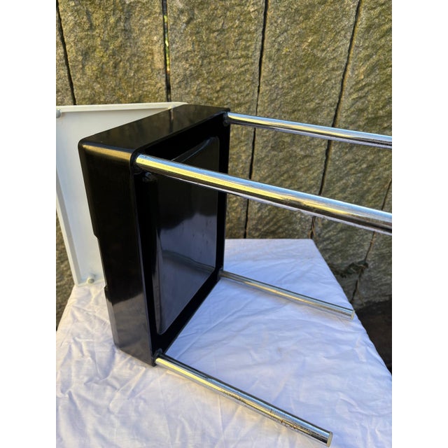 Black Mod Elba Kidney-Shaped Side Table with Foldable Plastic Top and Chromed Metal Legs For Sale - Image 8 of 16