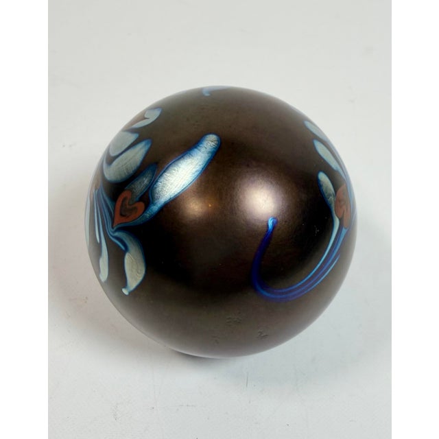 Abstract Expressionism 1970s Steve Correia Heart Vine Art Glass Paperweight Signed For Sale - Image 3 of 12