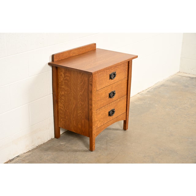 L. & J.G. Stickley, Inc. Stickley Mission Oak Arts & Crafts Nightstand or Bachelor Chest For Sale - Image 4 of 16