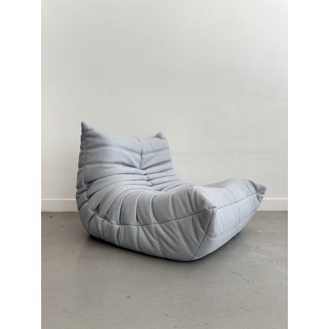 Togo Lounge Chair in Sky Blue Leather by Michel Ducaroy for Ligne Roset, 1973 For Sale - Image 13 of 13