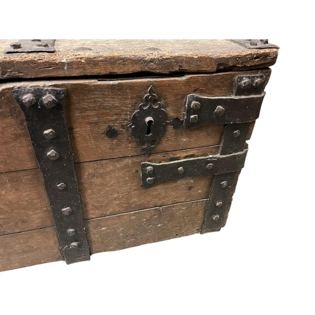 French or Flemish Oak Strongbox with Wrought Iron Cladding and Double Lock Function, 1550s For Sale - Image 6 of 9