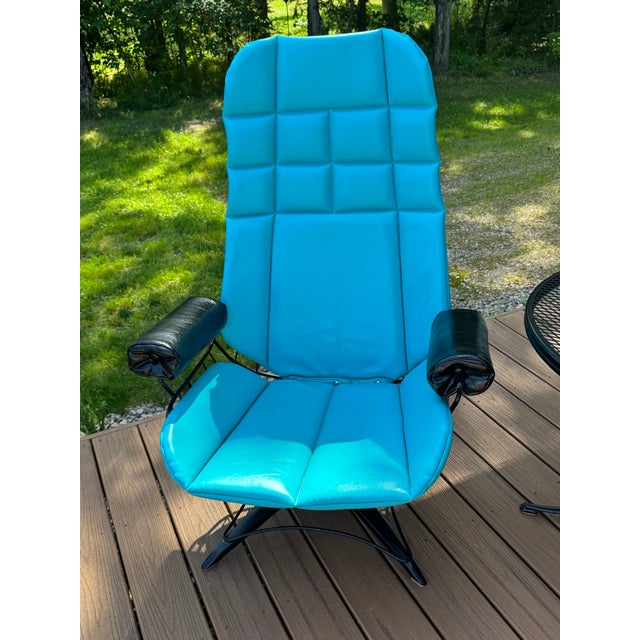 Mid-Century Modern Restored Vintage 1960s Wire Patio Set Attributed to Homecrest - 3 Pieces For Sale - Image 3 of 12