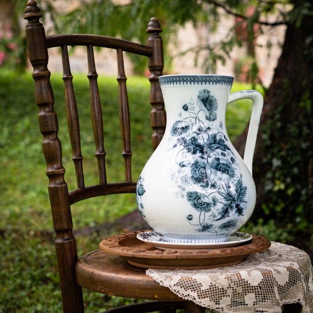 This impressive Villeroy & Boch pitcher, dating to the early 1900s, showcases the enduring elegance of blue transferware,...