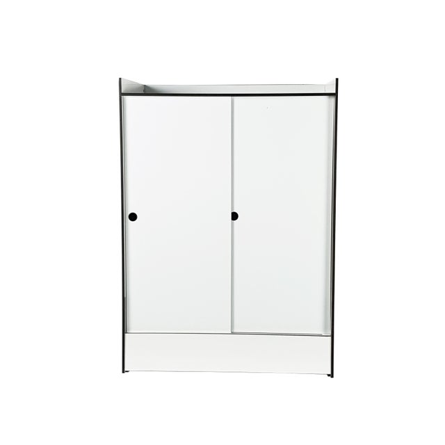 This small storage unit is made from black&white laminated plastic sheets. it features 3 usefull and adjustable shelves...