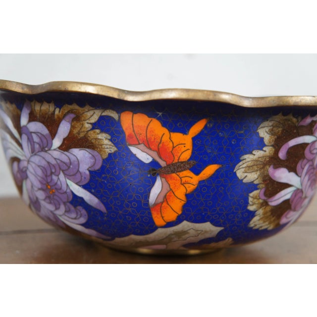 Metal Mid 20th Century Chinese Cloisonne Floral Chrysanthemum Butterfly Scalloped Centerpiece Bowl For Sale - Image 7 of 12