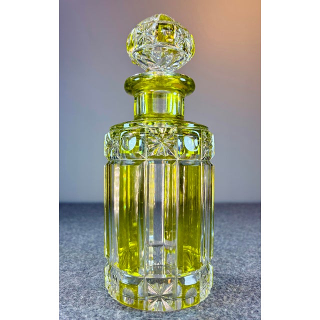 French Early 20th Century French Cristalleries De Nancy Paneled Glass Perfume Bottle For Sale - Image 3 of 8