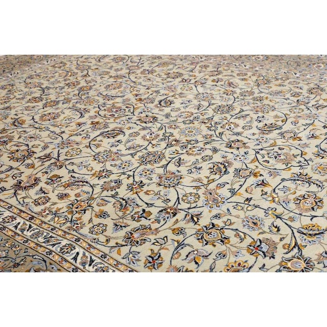 Textile Kashan Rug in Hand-Knotted Wool For Sale - Image 7 of 11