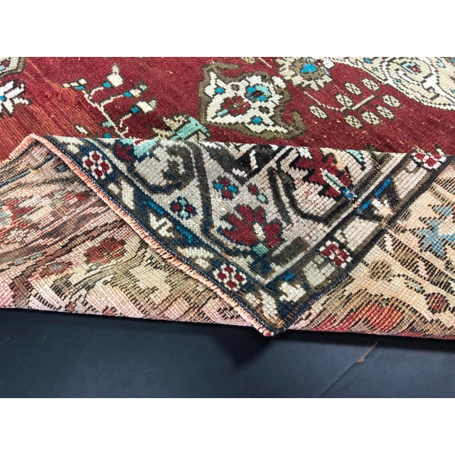 1960s Vintage Red and Beige Oriental Design Turkish Oushak Rug- 4′8″ × 7′2″ For Sale - Image 4 of 11