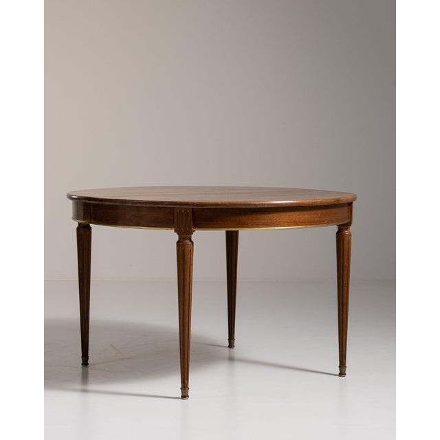 19th Century France Rich Walnut Brown Oval Walnut Dining Table For Sale - Image 11 of 11