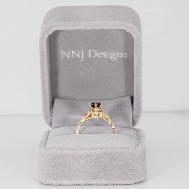 1.1Ct Purple Garnet Estate Ring With Natural Diamond: Solid 14k Gold, Size 6.75 For Sale - Image 4 of 9