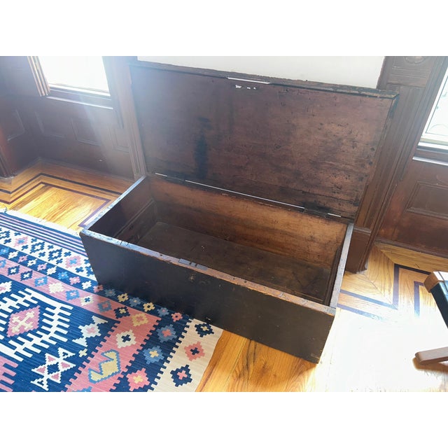 American Circa 1820-1840 New England Painted Pine Chest For Sale - Image 3 of 13