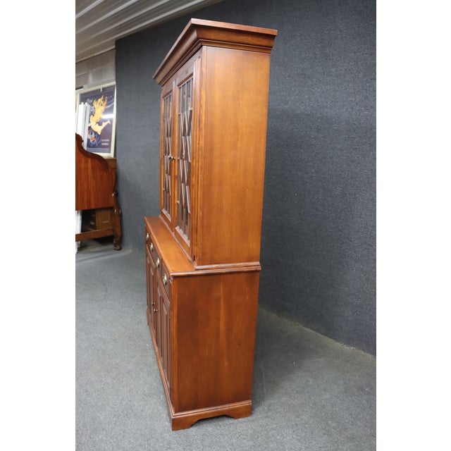 Nichols & Stone Cherry Breakfront Server / Display Cabinet For Sale - Image 13 of 17