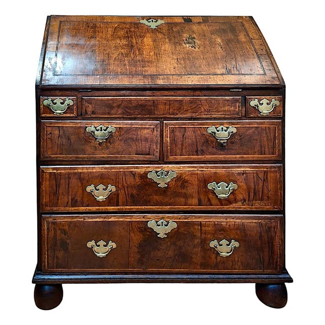 Early 18th-Century Queen Anne/Georgian Walnut Slant-Front Bureau-Desk For Sale
