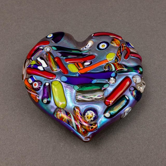 Bruce Fruend Signed Iridescent Millefiori Heart Hand Blown Art Glass Paperweight For Sale In Miami - Image 6 of 8