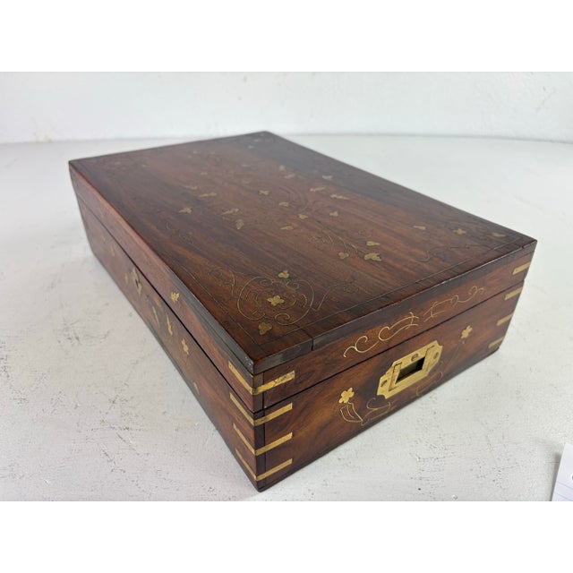 1960s Mid-Century British Colonial Style Brass and Mahogany Dresser Box For Sale - Image 5 of 11