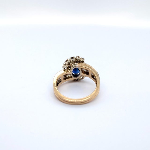 Late 20th Century Late 20th Century 14k Yellow Gold Ring With Gia Certified Blue Oval Sapphire & Diamond Accents, Size 6.5 For Sale - Image 5 of 8