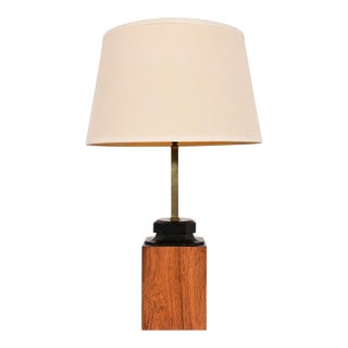 Milo Baughman Style Mid-Century Modern Teak and Brass Table Lamp, Circa 1960s For Sale
