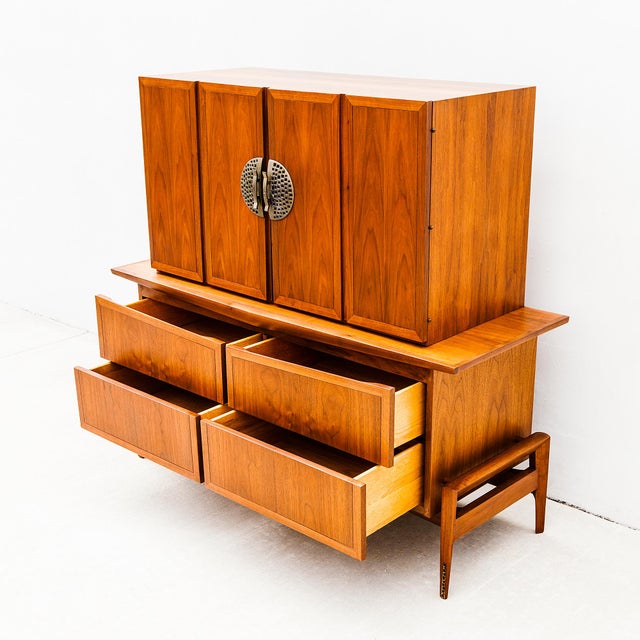 Brown Restored 1960s Helen Hobey Mid Century Modern Walnut Highboy Dresser, Attributed For Sale - Image 8 of 15