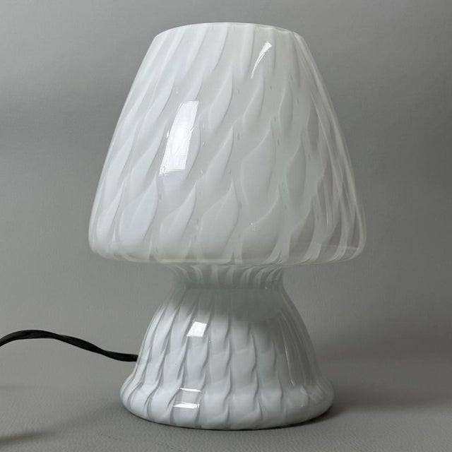White Murano Glass Table Lamp with Chevron Feathers, 1970 For Sale - Image 6 of 12