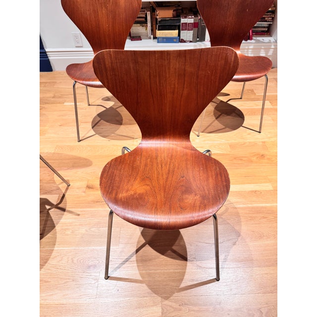 1950s 1950s Set of 5 Model 3107 Arne Jacobsen Series 7 Stackable Teak Dining Chairs - Make Me an Offer For Sale - Image 5 of 11