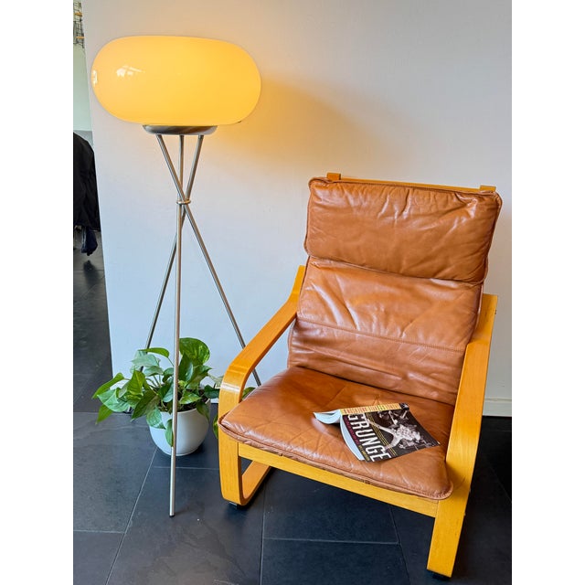 This ikea poäng chair, designed by noboru nakamura and introduced in 1976 under the name “poem,” is an iconic example of...