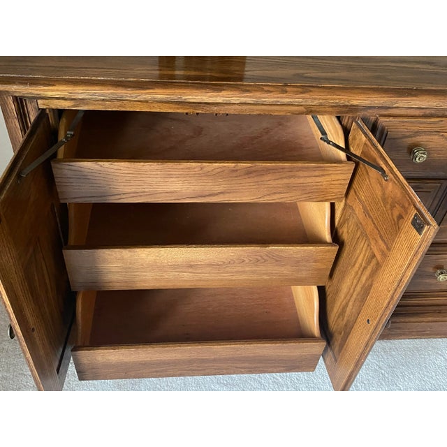 Pennsylvania House Oak Dresser With Triptych Mirror American Traditional With Colonial Charm Excellent Condition For Sale - Image 12 of 18