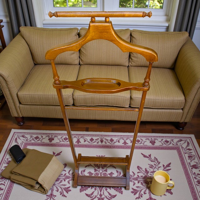 1960’s Vintage Mid-Century Modern Men’s Bedroom Wood Suit Valet Aka Silent Butler For Sale - Image 4 of 4