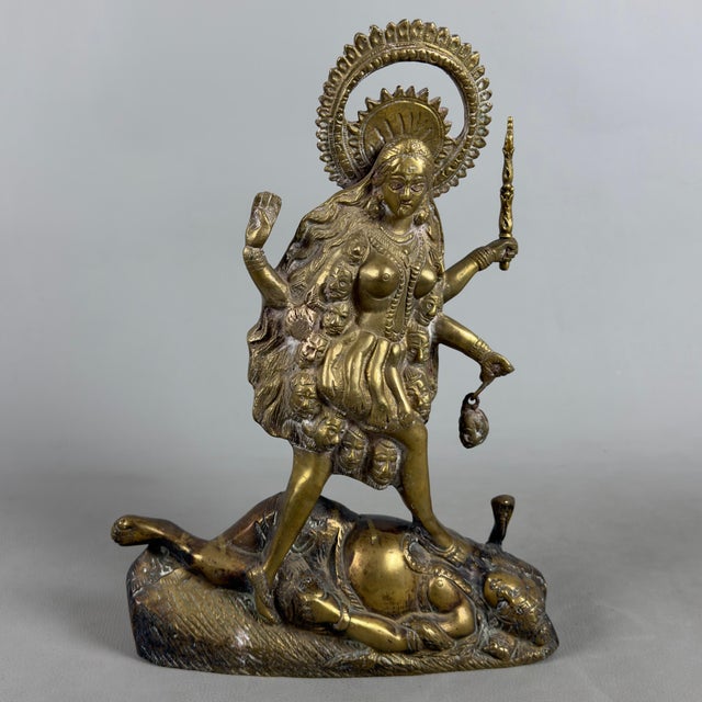 Artigianale, Antica Scultura In Bronzo Divinità Indù Kali Su Shiva Esposizione XX Sec., Bronze For Sale - Image 14 of 14