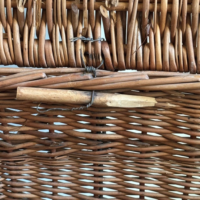 Tan Mid-20th Century French Country-Style Picnic Basket For Sale - Image 8 of 16