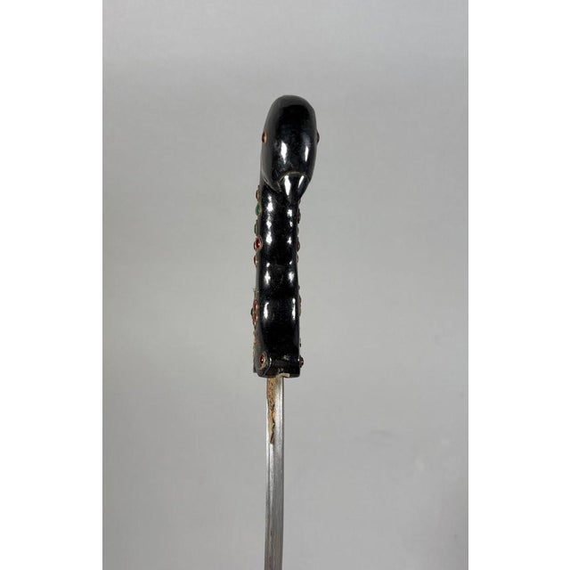 Kard jade dagger with a bird's head, India, Mughal Dynasty (1526-1857) For Sale - Image 4 of 8