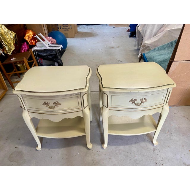 This elegant pair of vintage French Provincial nightstands from the Marseille Collection by Bassett Furniture brings...
