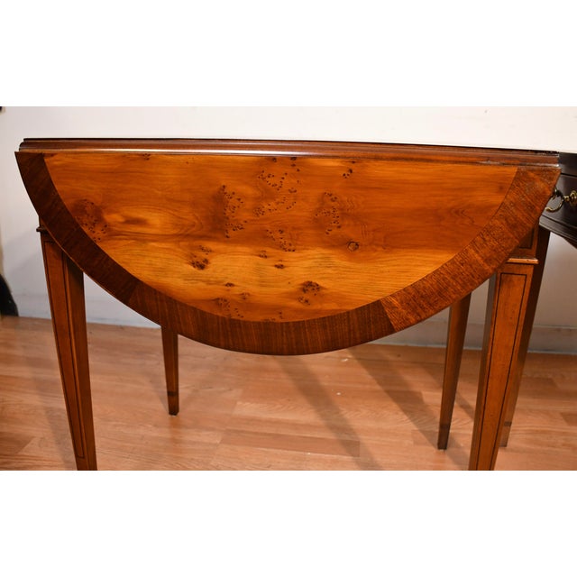 1950s English Hepplewhite Birdseye Maple Banded Walnut Pembroke Drop Leaf Tables For Sale - Image 12 of 18