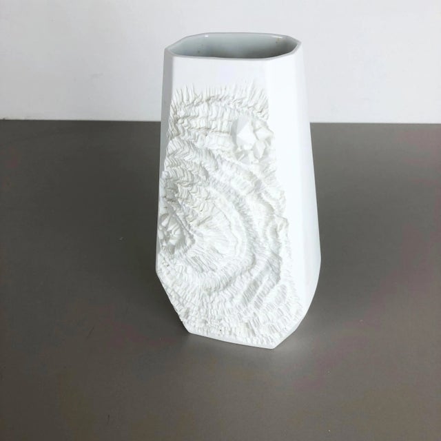 White German Op Art Biscuit Porcelain Vase from AK Kaiser, Germany, 1970s For Sale - Image 8 of 10