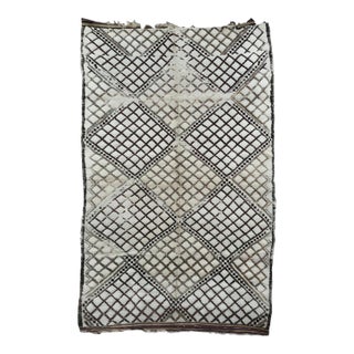 Ivory Moroccan Beni Rug - 10.5 X 5.9 Ft For Sale